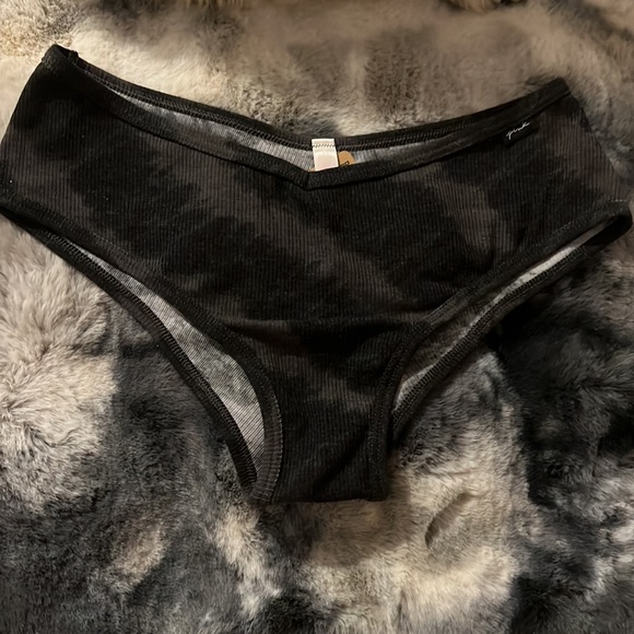 Victoria’s Secret PINK Tie-dye Cotton Cheeky Panty NWT! -Medium - Picture 2 of 4